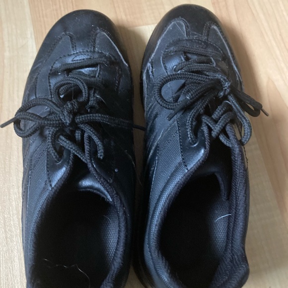 Nonslip work shoes - Picture 1 of 3